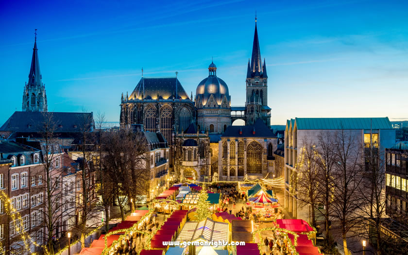 The Christmas market in front of Aachen cathedral