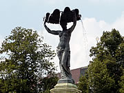 The statue in Görlitz - called 'Muschelminna' by the locals